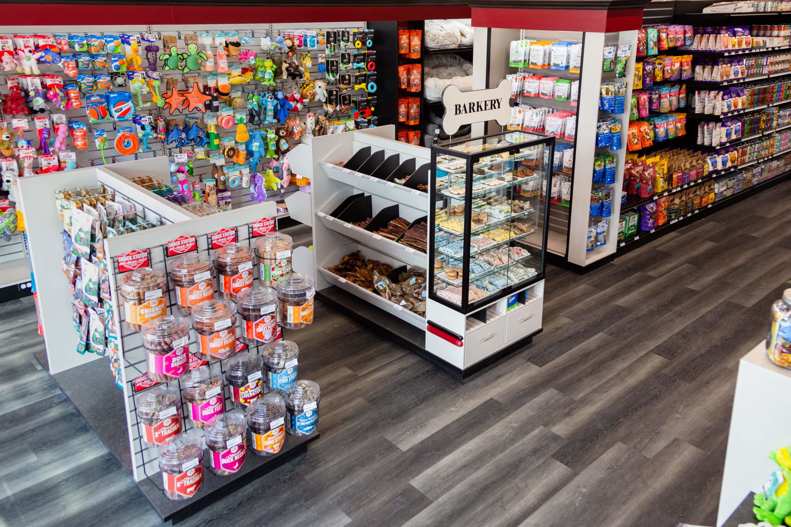 an overhead shot of the interior of Global Pet Foods riverbend